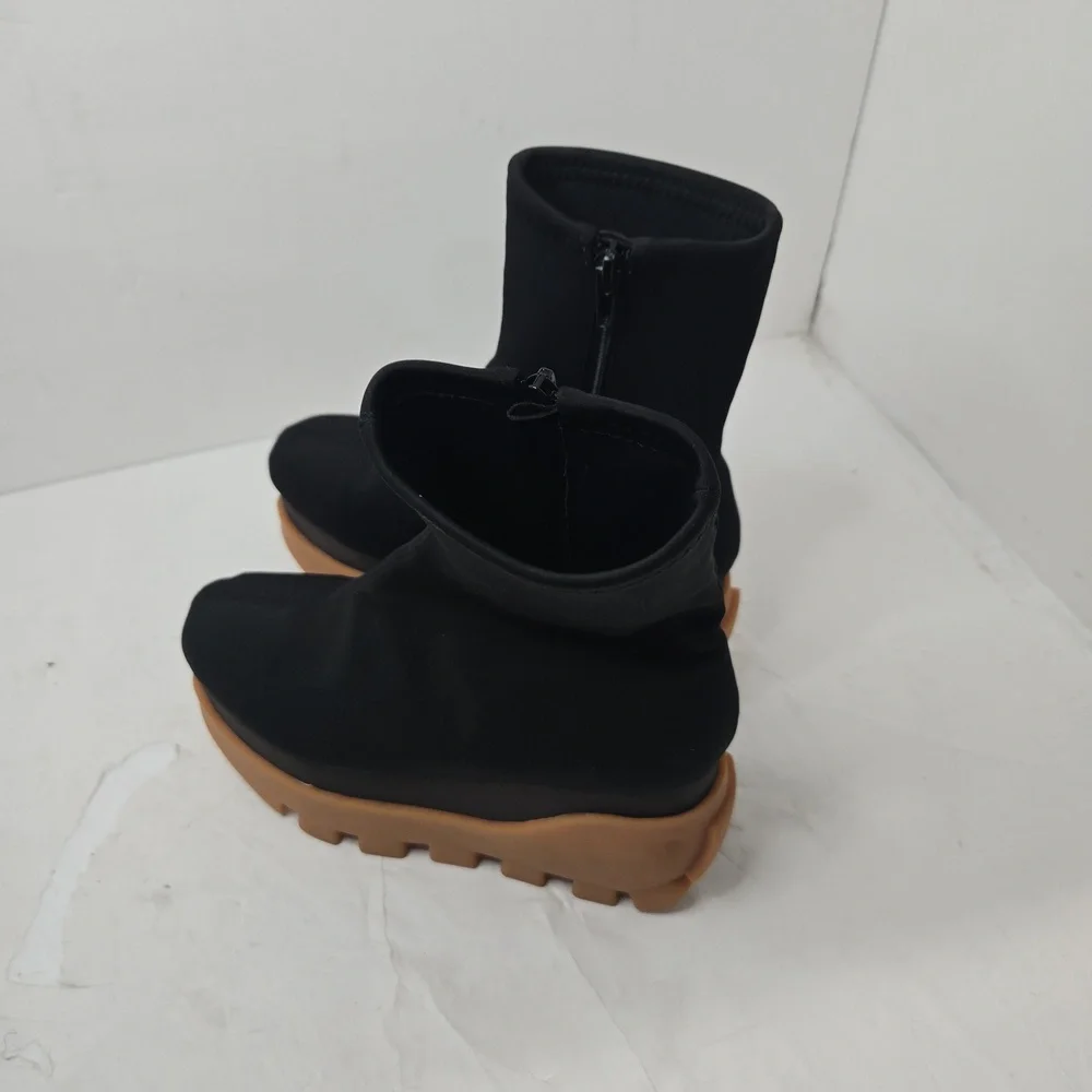 Jeffrey Campbell Women's Black and Tan Boots 6.5M